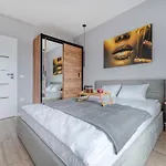 Milionowa Apartments - Parking, Balcony And Workspace - By Rentujemy